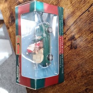 1998 Classic Christmas Ornament
